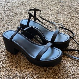 Urban Outfitters 90s lace up sandal